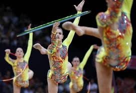 冬季草原上的射箭比赛 神射手一箭直击靶心 又美又飒