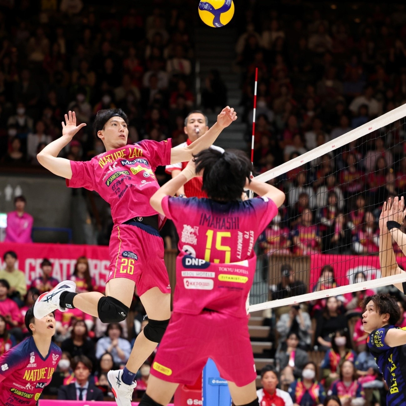 队史助攻王和抢断王，2013年最佳防守二阵，季后赛球员。