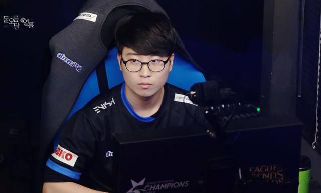 她十分注重 她十分注重